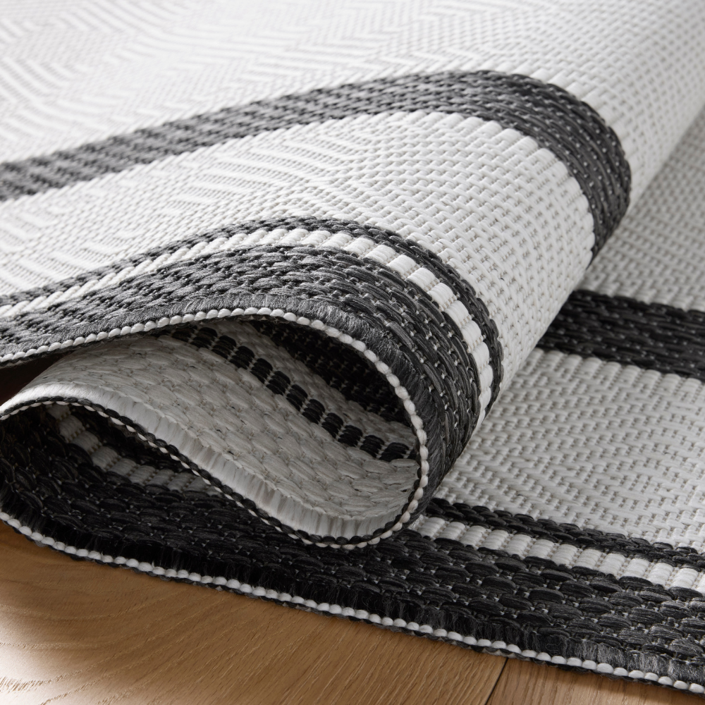 Easton Indoor/Outdoor Onyx/Ivory Rug