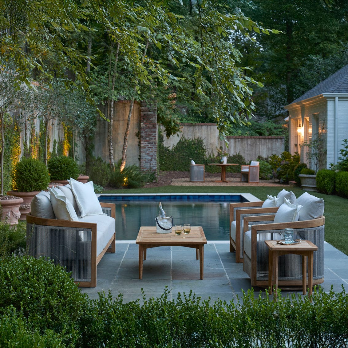 Avalon Swivel Lounge Outdoor Occasional + Accent Chairs 1508142+E017P6457N