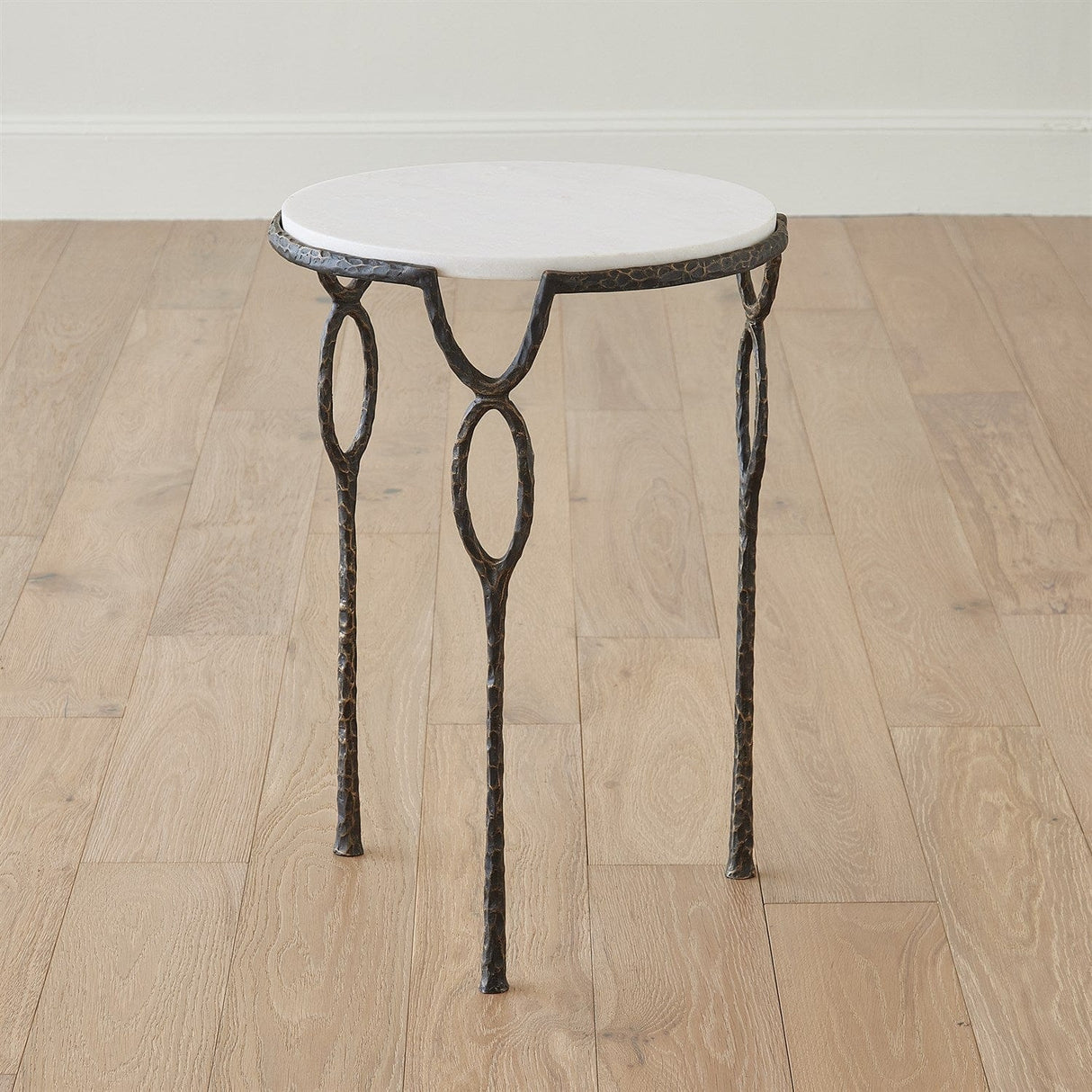 Chiseled Loop Table Side Table