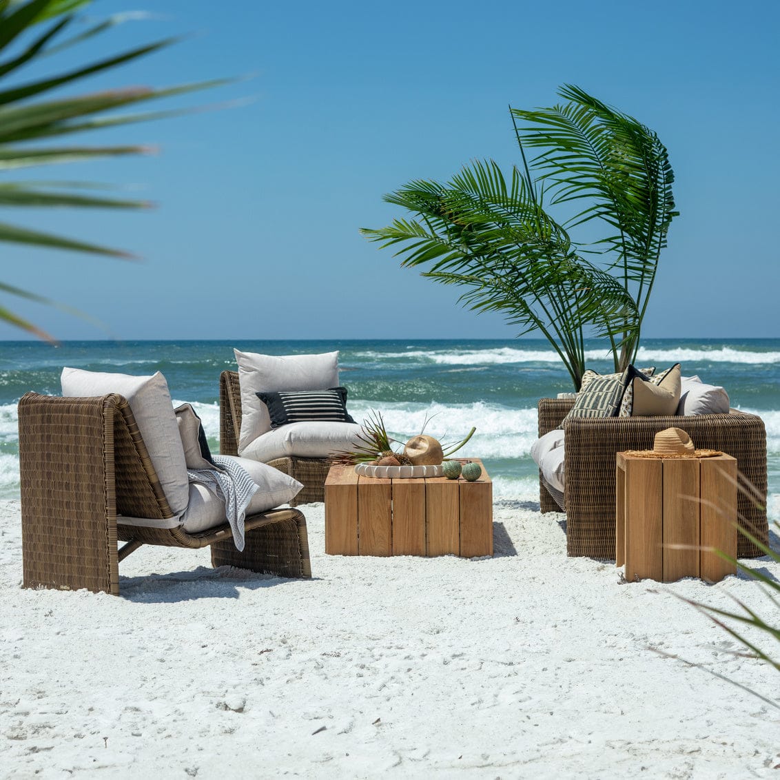 Como High Back Lounge Outdoor Occasional + Accent Chairs