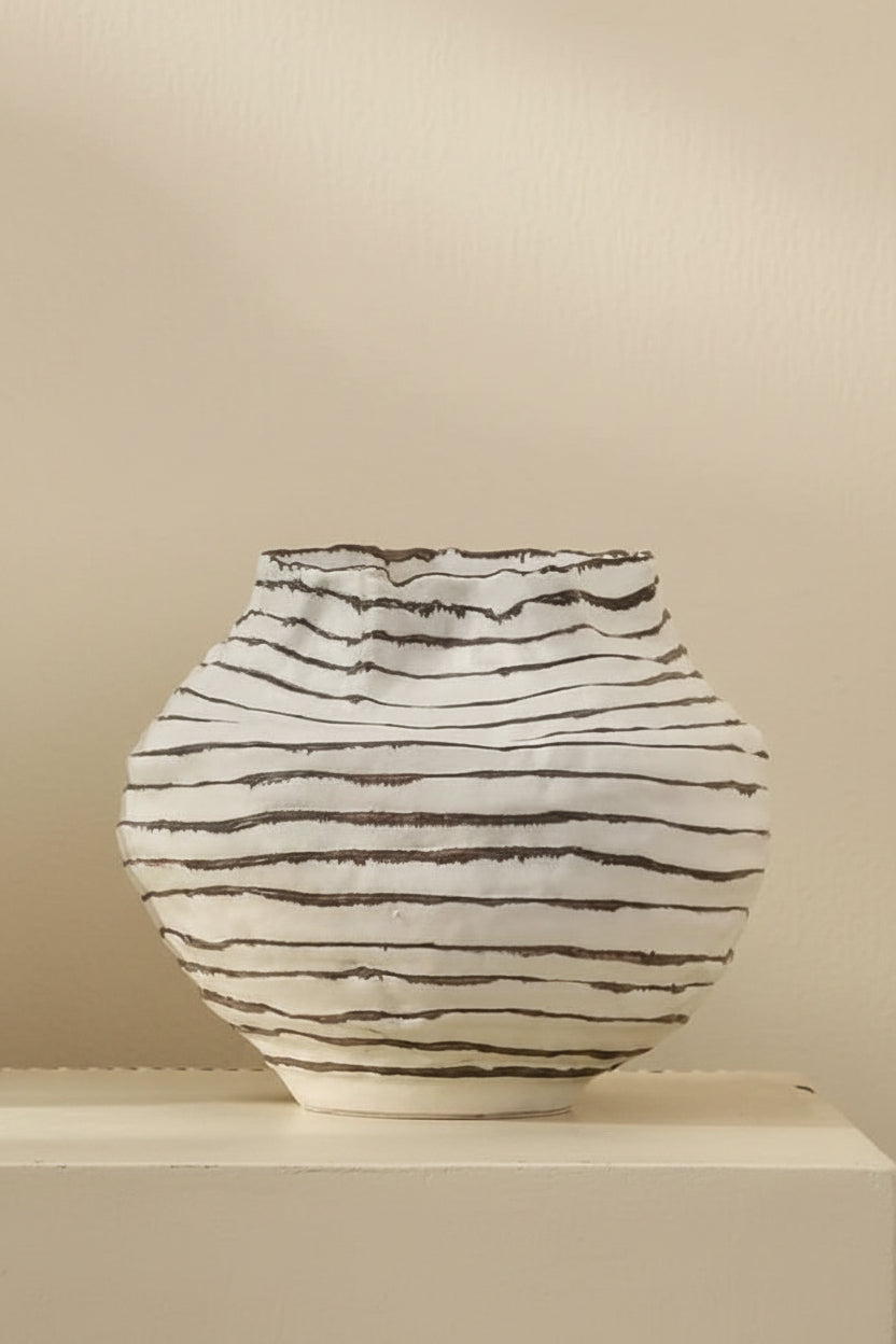 Curvature Vessel Vases + Urns 7CURV-VEBR