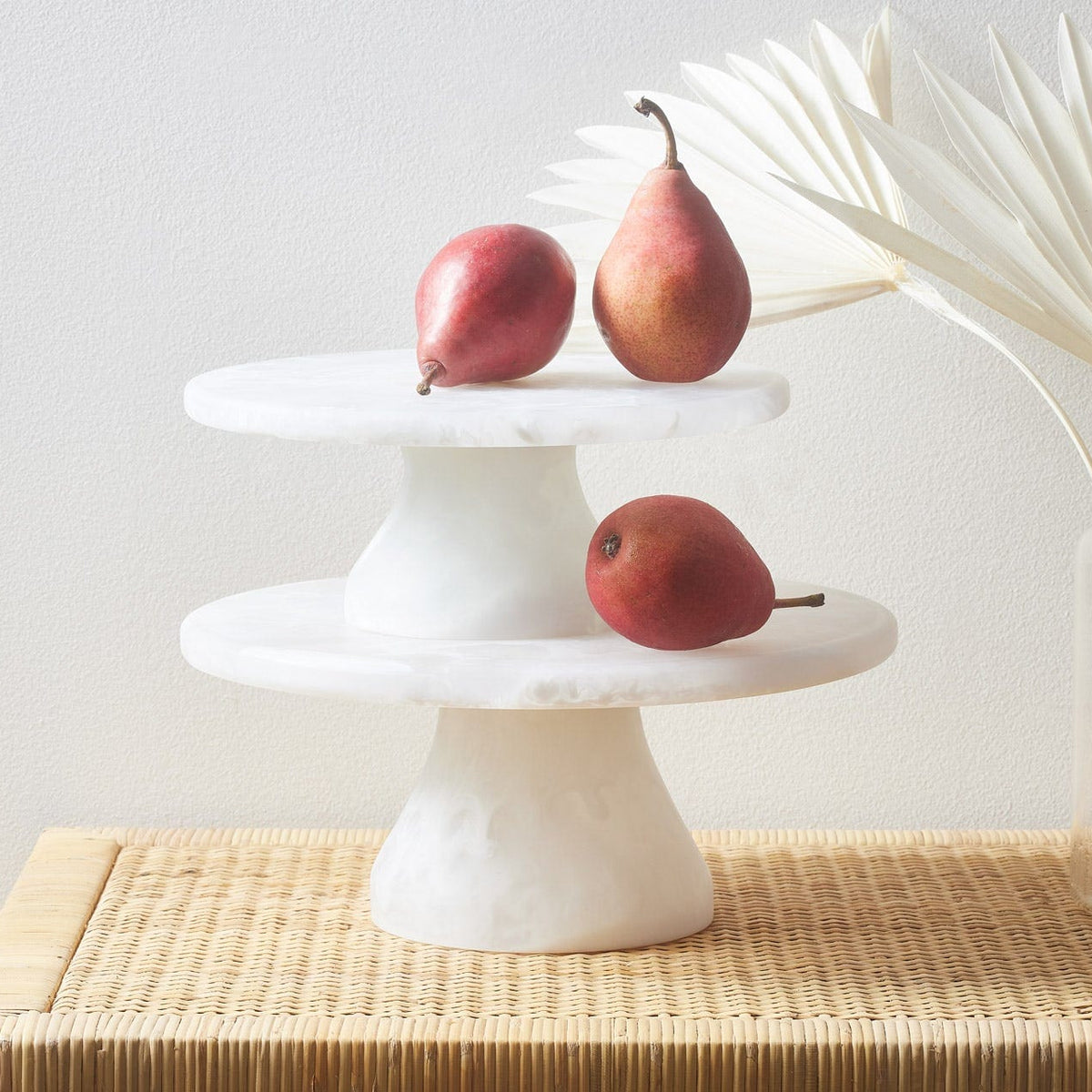 Hugo Cake Stand Meadow Blu