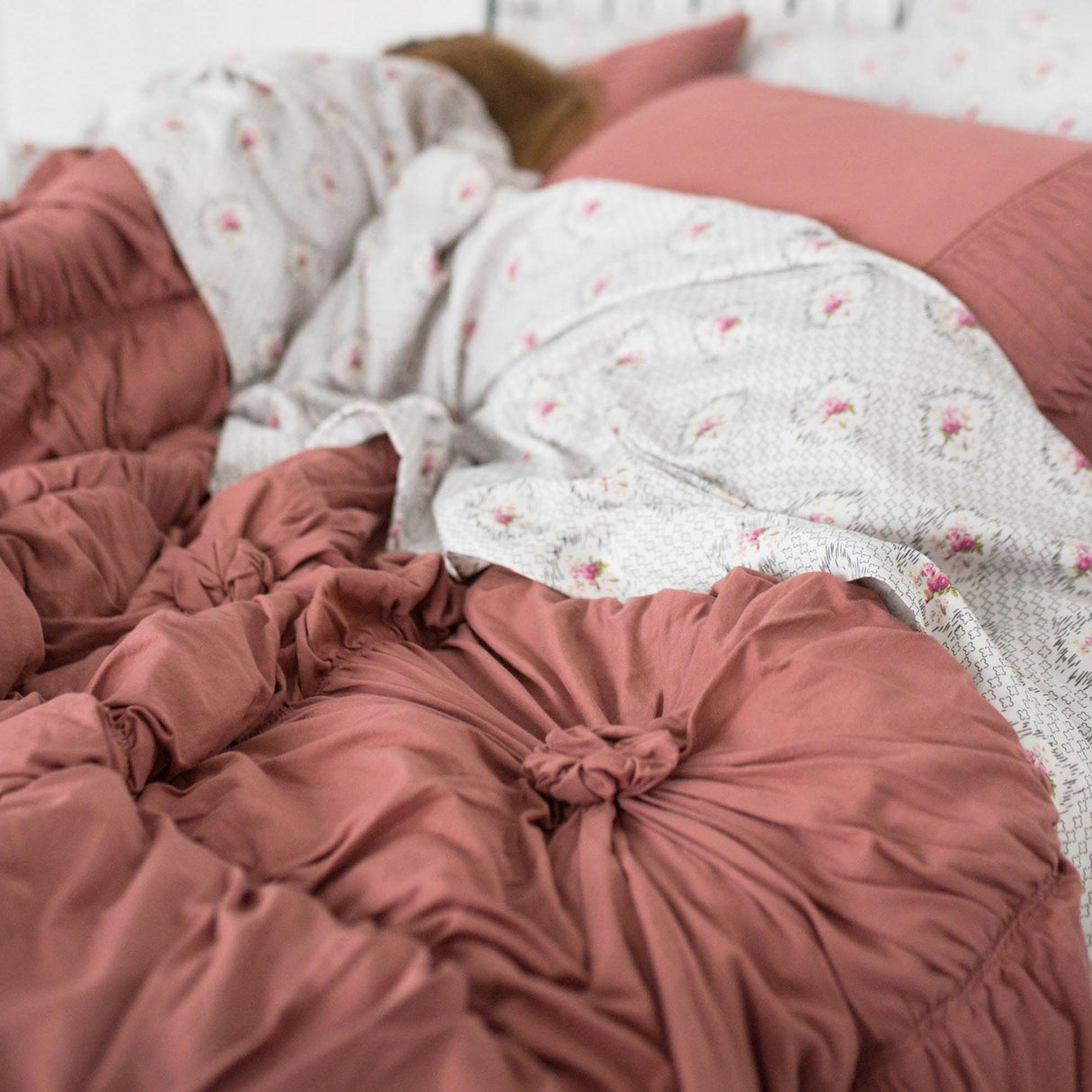 LazyBones Rosette Quilt - Cedar Bedding