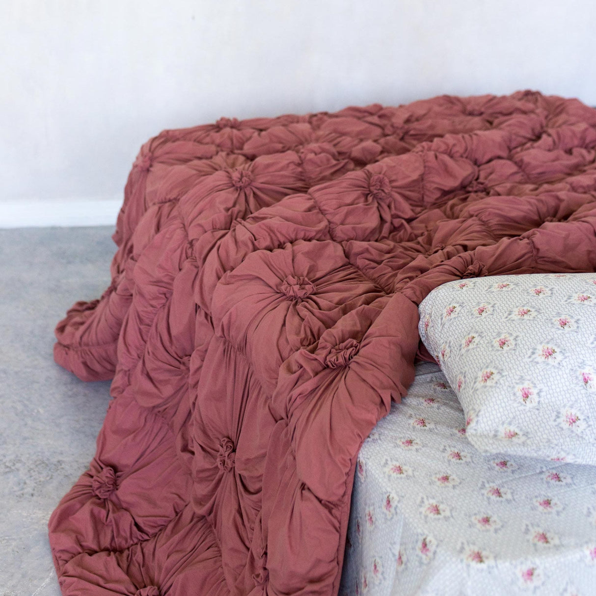 LazyBones Rosette Quilt - Cedar Bedding