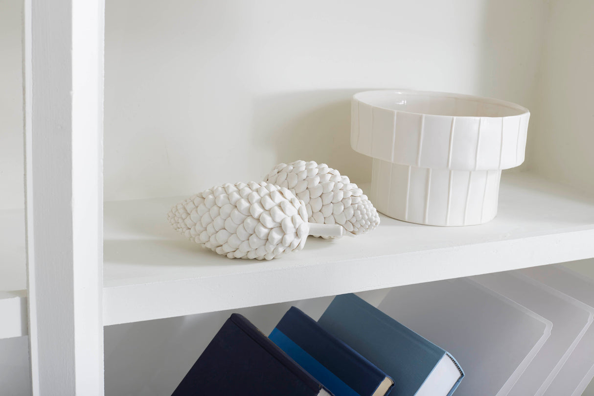 Villa & House Pine Cone Decor