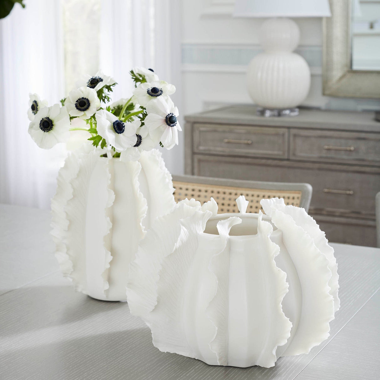 Villa & House Spring Flower Vase Decor