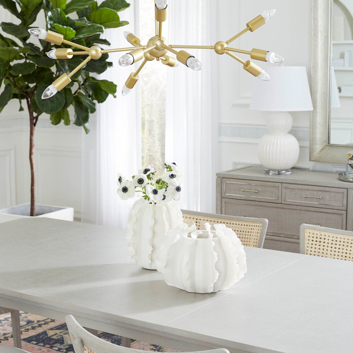 Villa & House Spring Flower Vase Decor