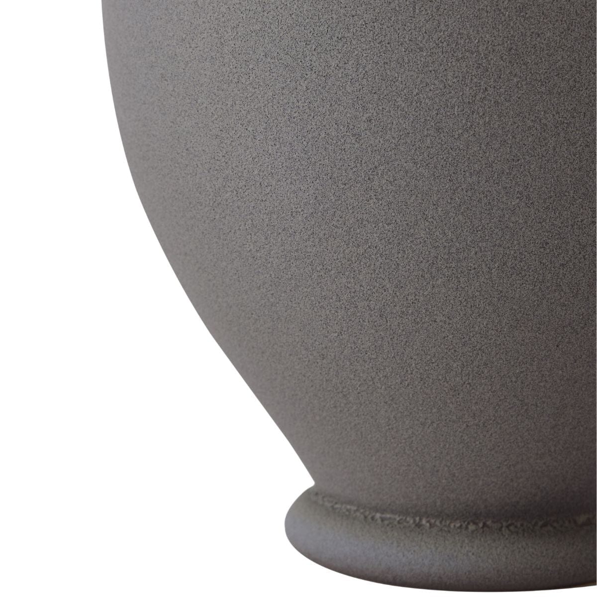 Villa Vase Vases + Urns