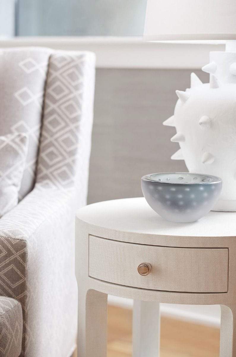 Villa & House Dakota 1-Drawer Round Side Table Furniture