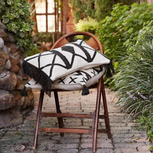 Loloi Indoor/Outdoor Black & Ivory Pillow Pillows