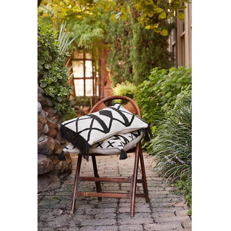 Loloi Indoor/Outdoor Black & Ivory Pillow Pillows loloi-P051P0502BLIVPIL1 00885369318139