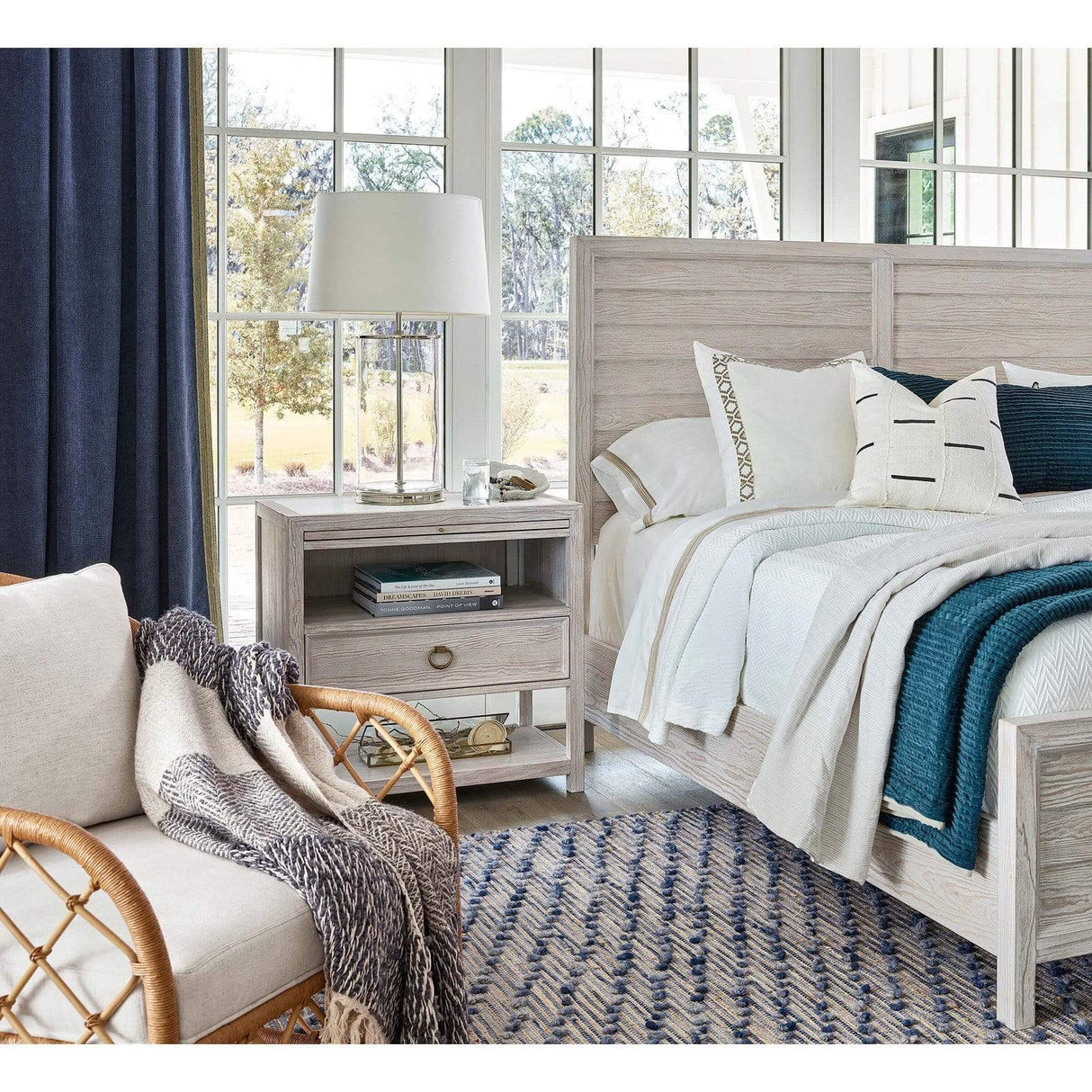 Regina Andrew Magelian Glass Table Lamp Lighting