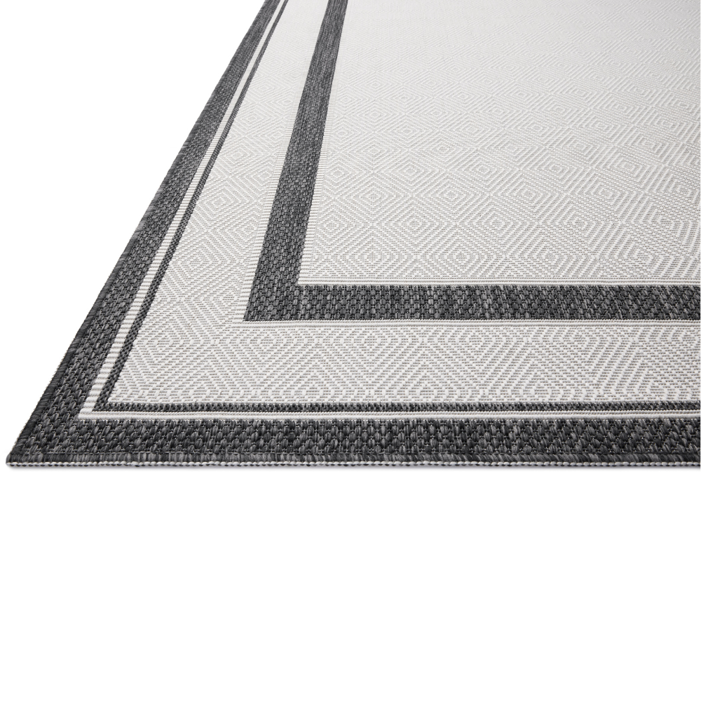 Easton Indoor/Outdoor Onyx/Ivory Rug