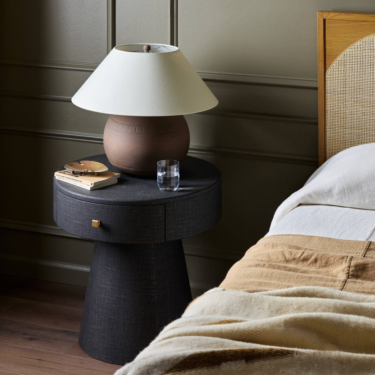 Chiro Nightstand Nightstand