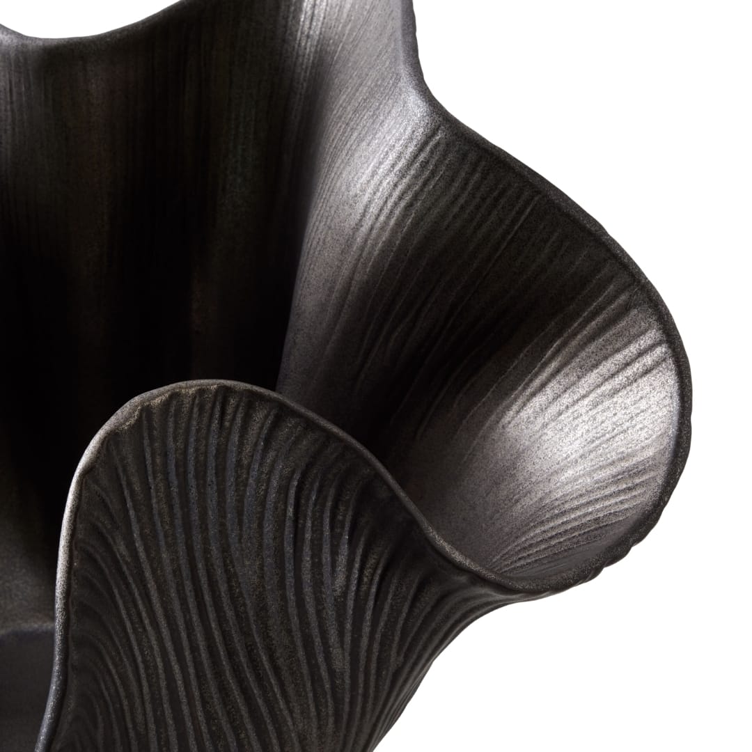 Jennifer Farrell Scallop Bowl Centerpiece + Accent Bowls