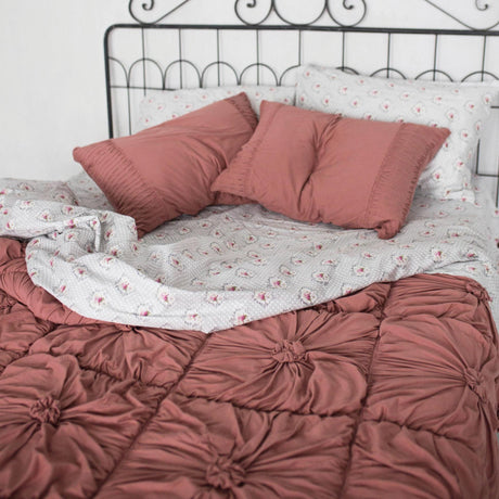 LazyBones Rosette Quilt - Cedar Bedding