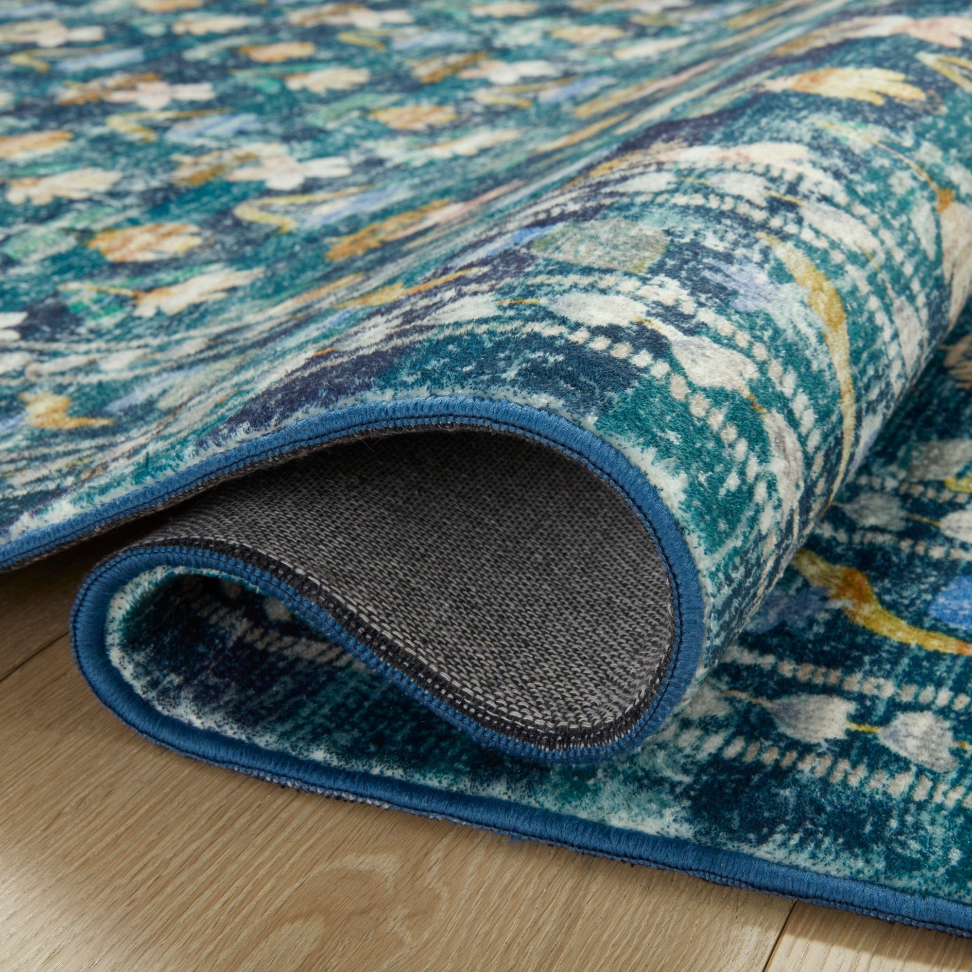 Courtyard Rug – Meadow Blu