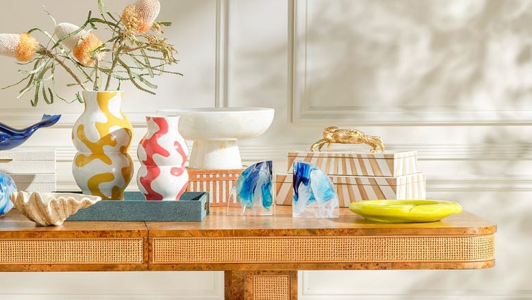 Pilar Vase Vases + Urns