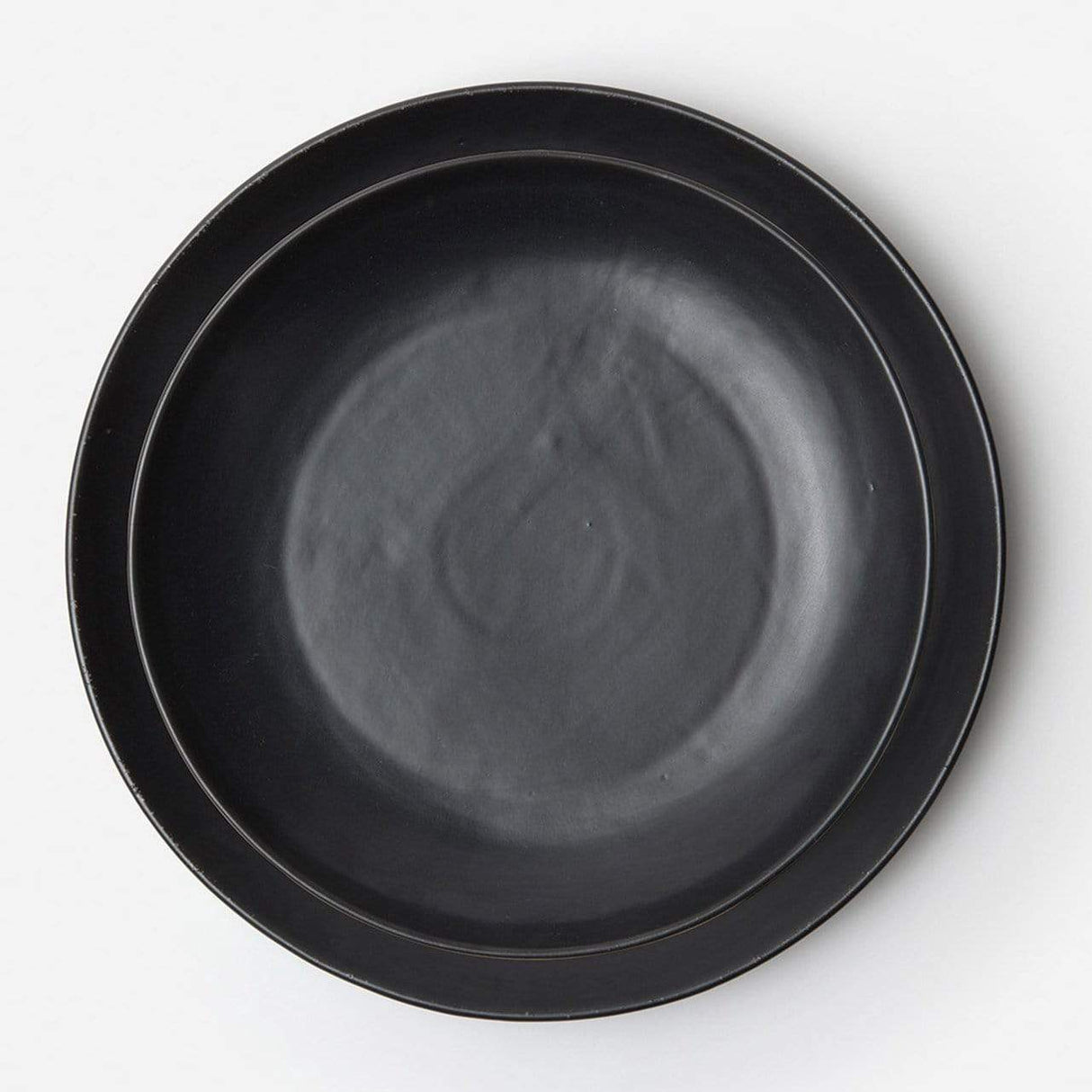 Blue Pheasant Marcus Black Glaze Round Serving Platter (Pack of 2) Decor