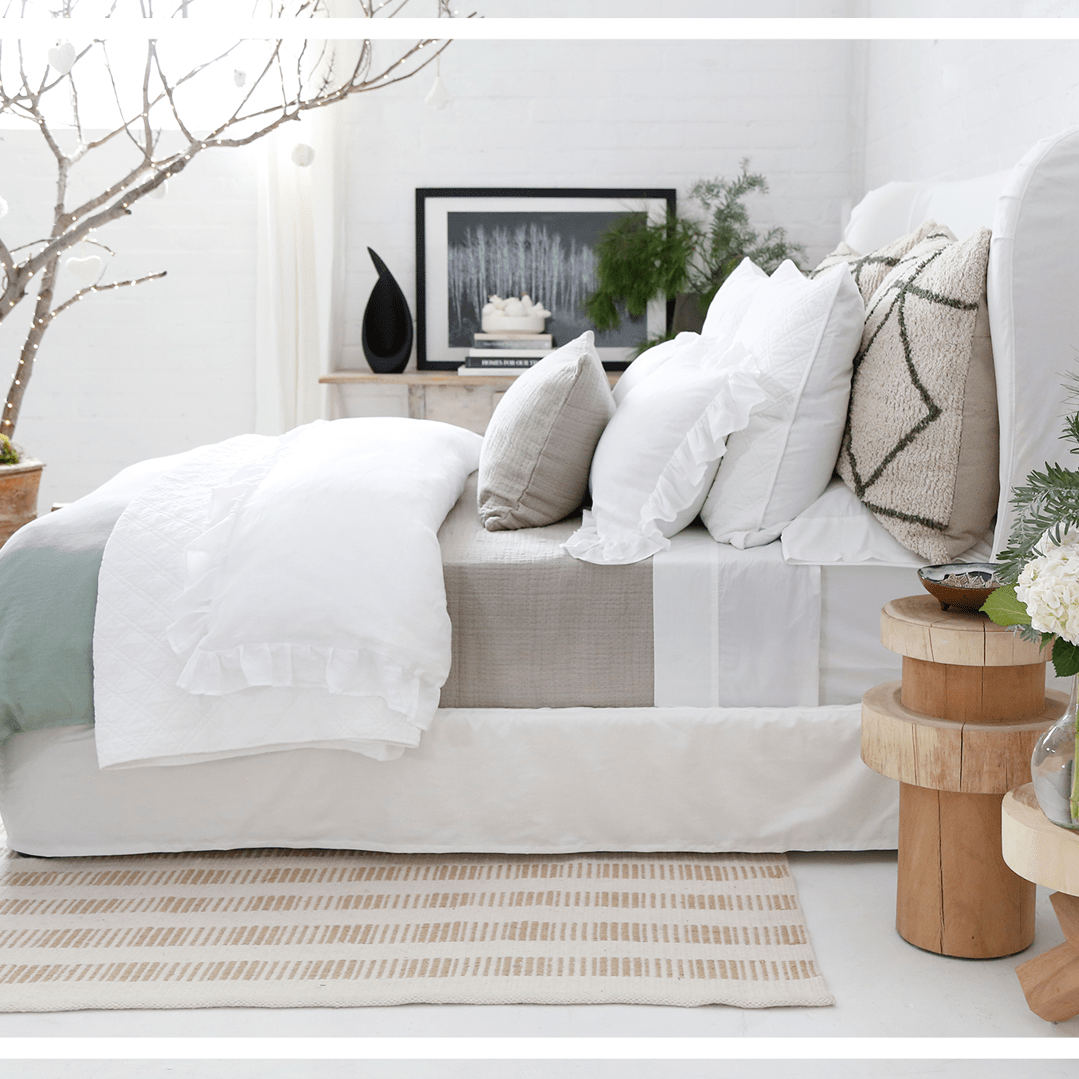 https://meadowblu.com/cdn/shop/products/pom-pom-at-home-parker-linen-duvet-set-bedding-and-bath-28668773793843_1800x1800.png?v=1644346568